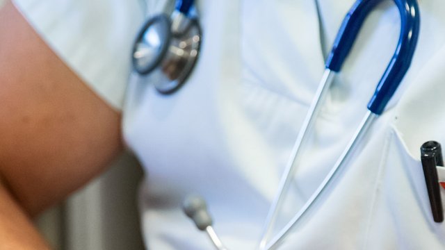 Gujrat: Proliferation of quack doctors, health department silent; public lives at risk