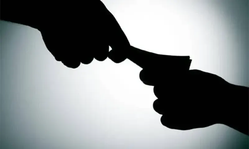 OSI In-Charge Accused of Taking Heavy Bribes, Demanding iPhone in Gujrat