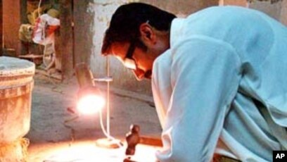 Notices Issued to Seven Establishments over Labour Law Violations in Gujrat