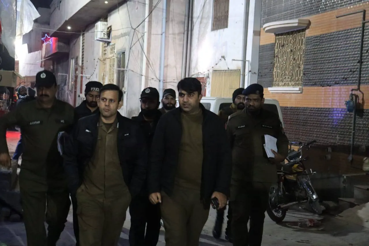 DPO Gujrat Reviews Church Security Arrangements on Christmas