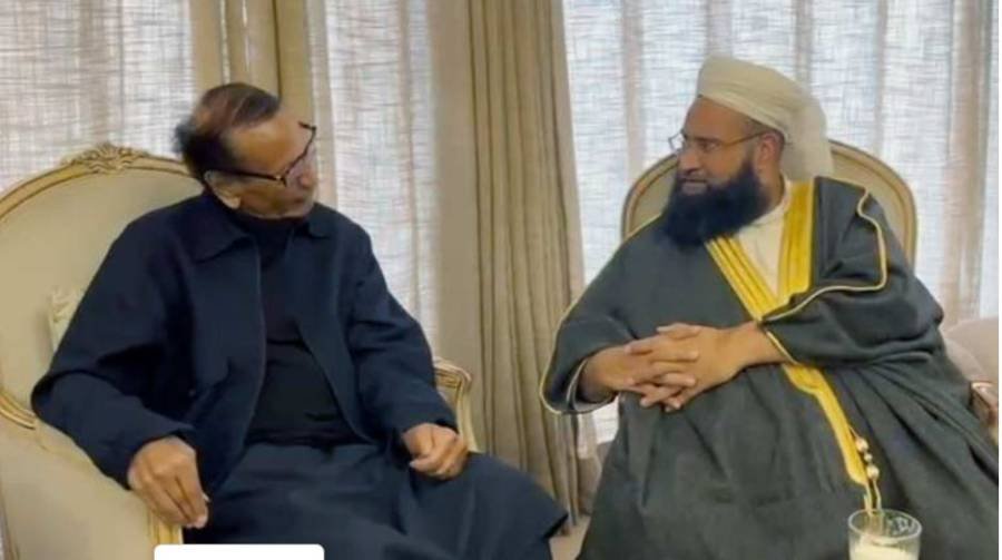 Chaudhry Shujaat Meets Hafiz Tahir Ashrafi, Emphasizes Peace and Unity