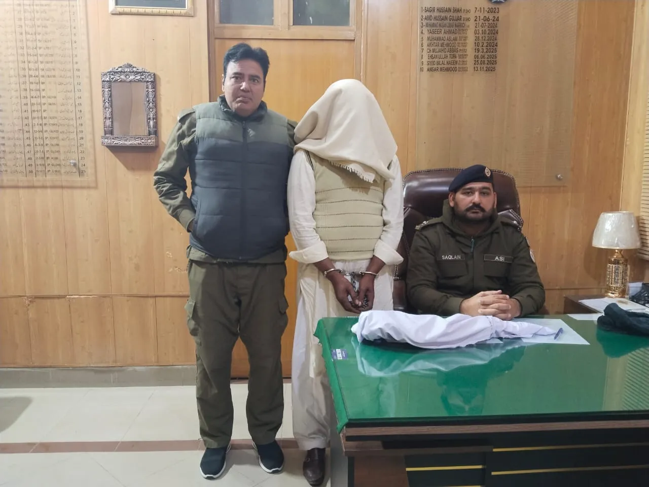 Lalamusa Circle Police Crack Down on Crime, Three Arrested with Liquor and Weapons