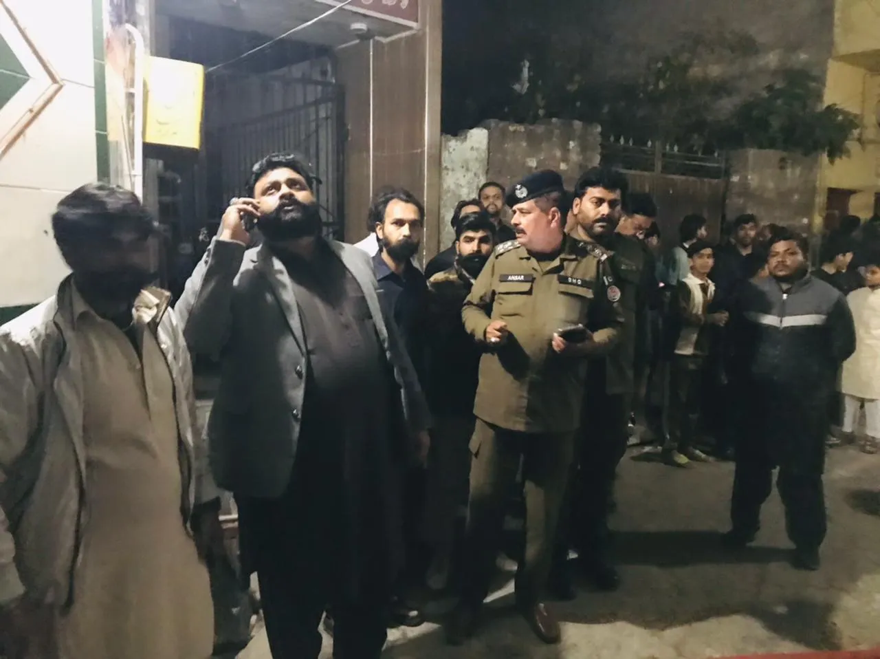 “Gujrat Muslim Bazar Warehouse Fire Quickly Controlled by Rescue 1122”