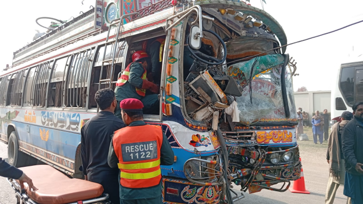 Bus–Container Collision on GT Road Gujrat Injures 13
