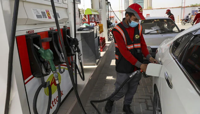 Pakistan Mulls Weekly Petrol Price Revisions Amid Rising Tensions