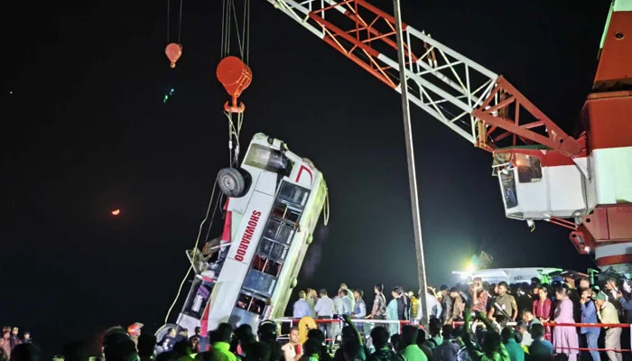 Bus Plunges into River in Bangladesh, 18 Killed