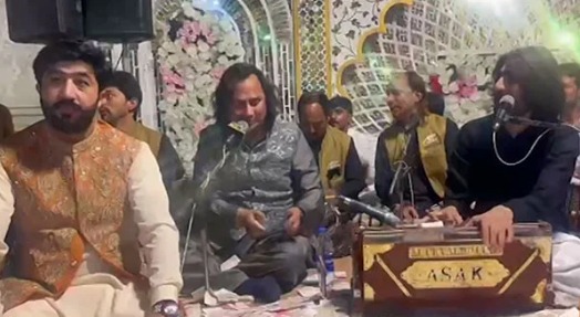 Qawwal Pays Tribute to Asim Munir at Wedding Event