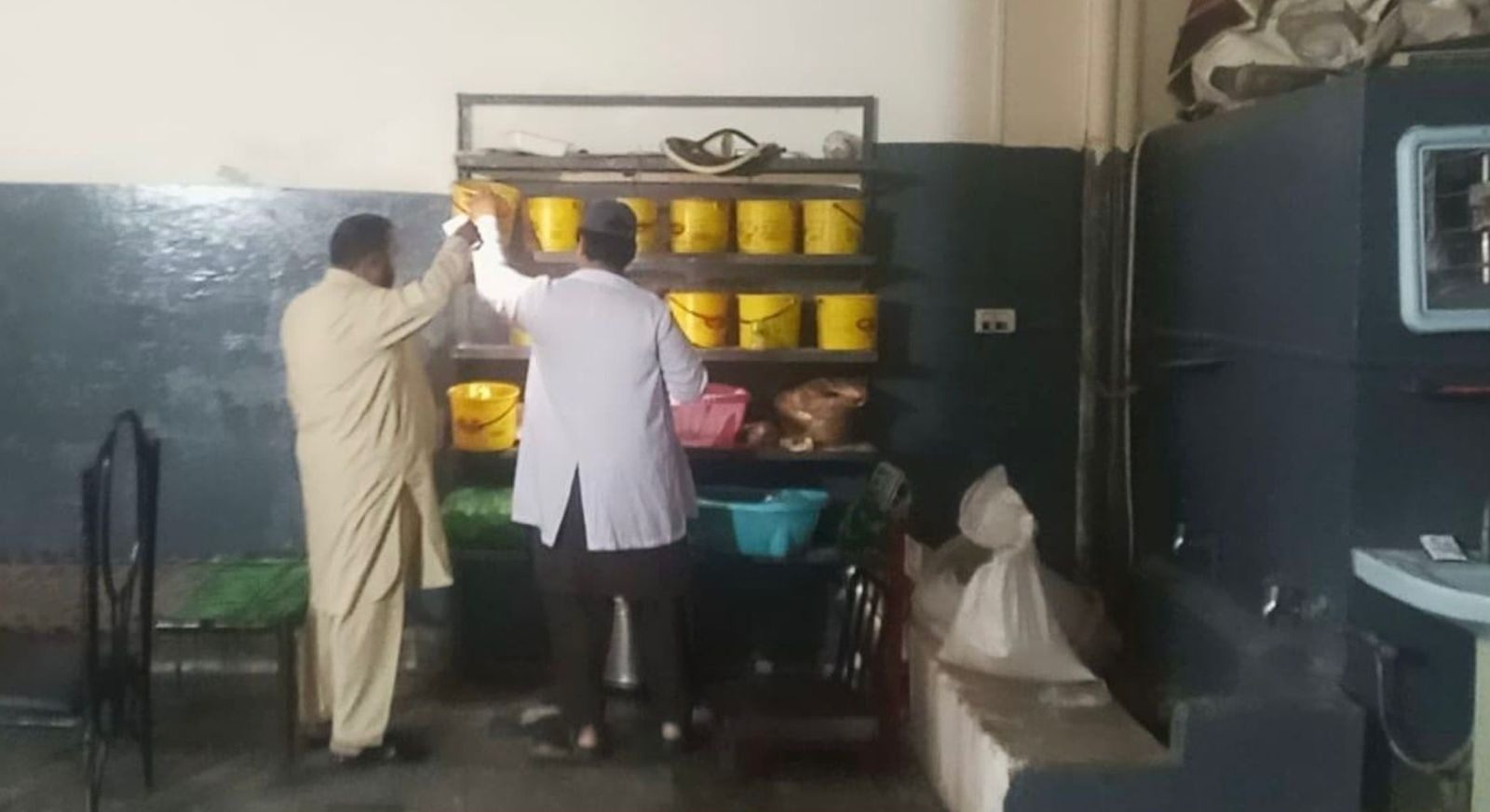Food safety drive continues in Gujrat, fines imposed on multiple businesses