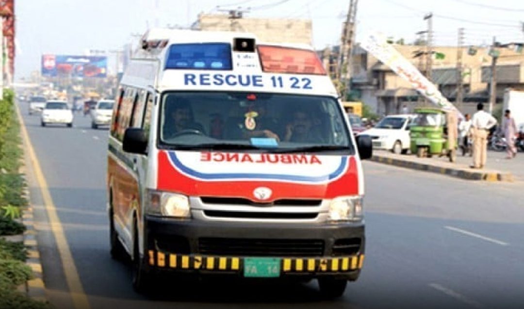 Driver killed in collision between two trucks on GT Road in Gujrat