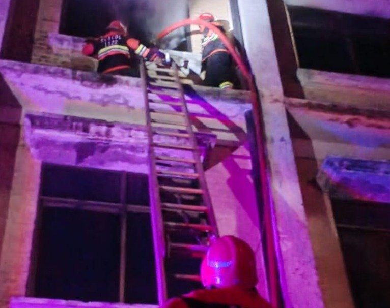 Fire Erupts in Medicine Store at Aziz Bhatti Shaheed Hospital in Gujrat, Quickly Contained