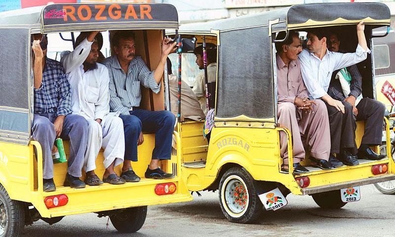 Jhelum Residents Protest Over Alleged Overcharging by Qingqi Rickshaw Drivers