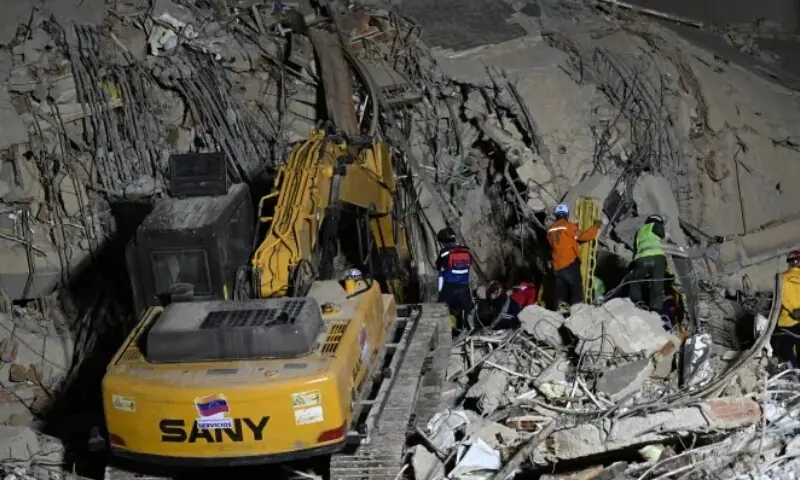 Venezuela Earthquake Death Toll Rises to 920, Over 50,000 Reported Missing