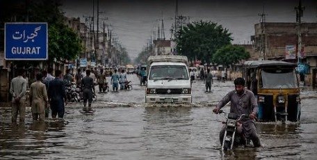 Torrential Rain Submerges Gujrat Again, Exposing Civic Drainage Woes