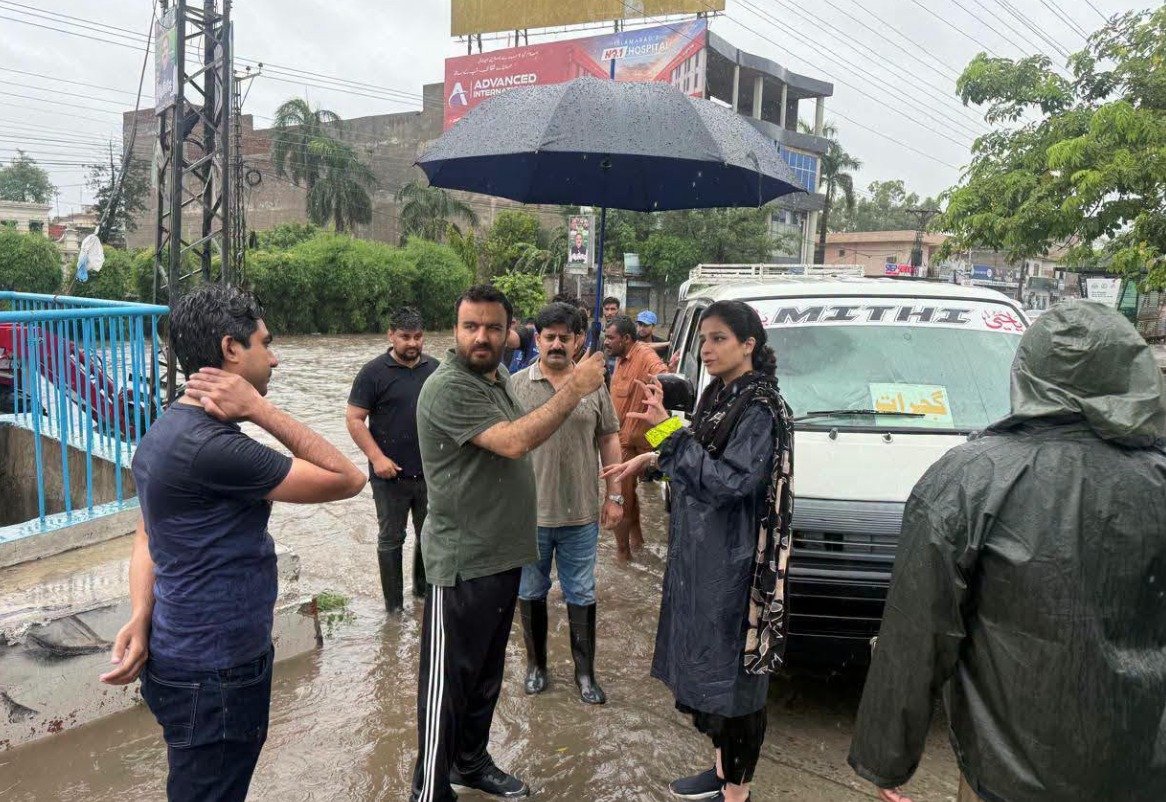 Gujrat Administration on High Alert as 100mm Rainfall Triggers Citywide Drainage Operation