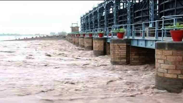Low-Level Flooding Continues in River Chenab, Moderate Flow Reported in Bhimber Nullah