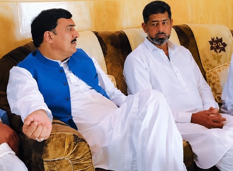 Gujrat MPA Chaudhry Ejaz Ahmed Ranian Visits Chak Pindi to Offer Condolences