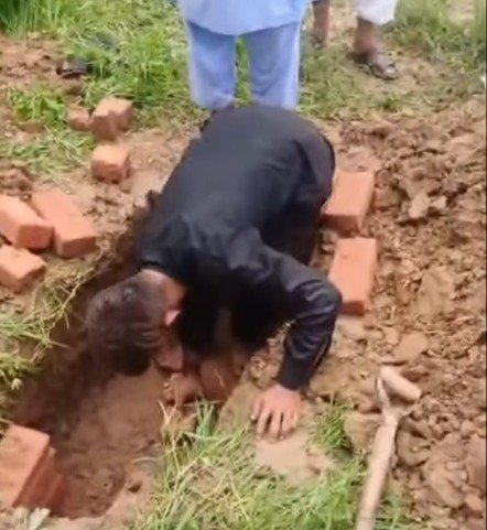 Influential Man Allegedly Stops Burial of Two-Year-Old Child in Gujrat