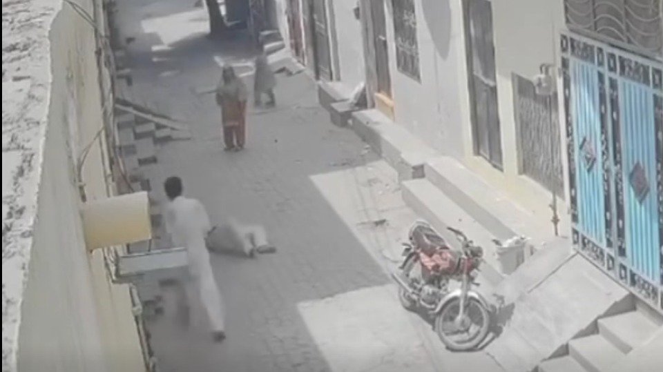 Woman Killed, Mother Seriously Injured in Firing Incident in Multan